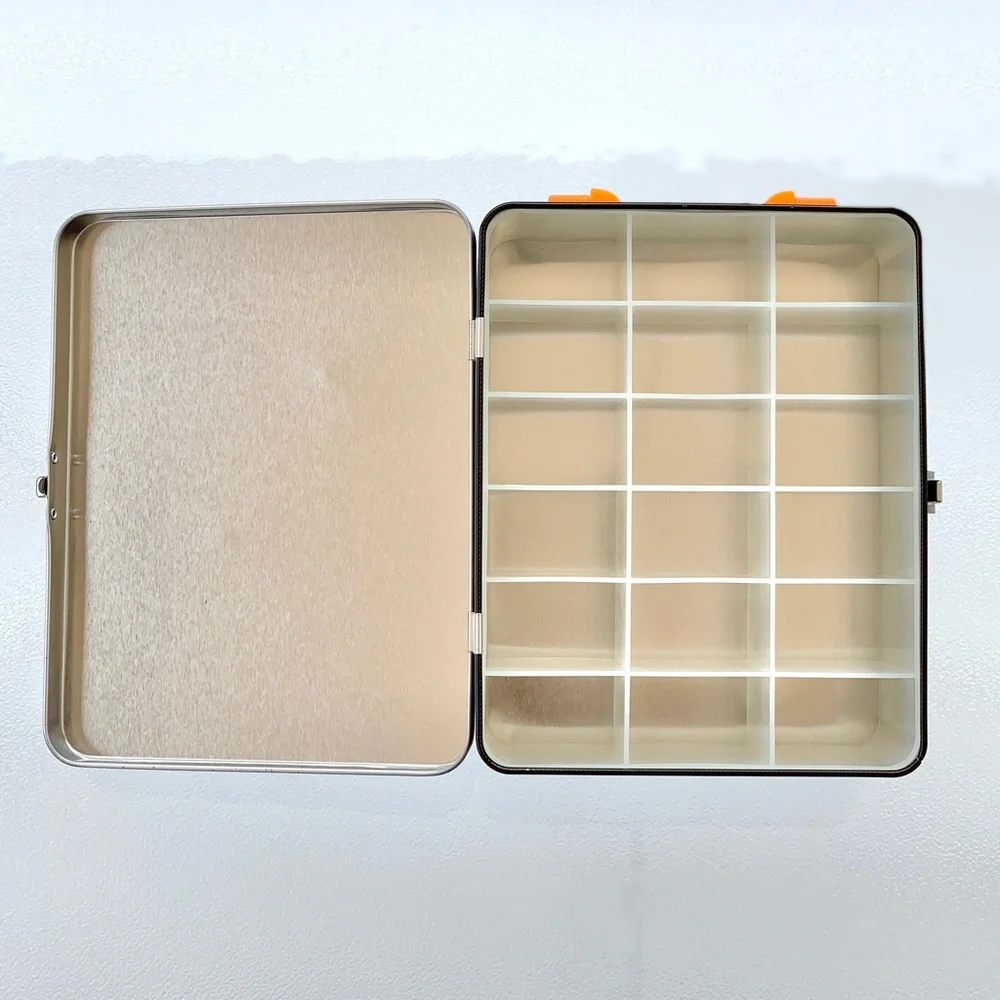Classic Hot Wheels™ 18-Slot Metal Case